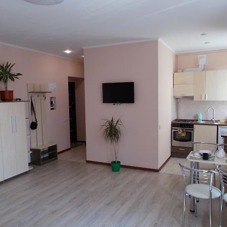 Apartment Near The Forum Mall Lviv Kültér fotó